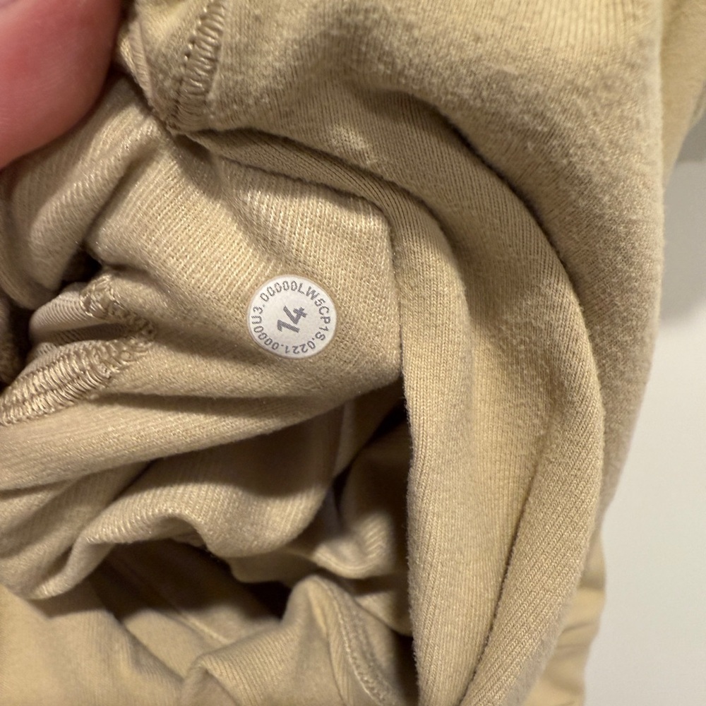 Lululemon - Picture 3 of 3